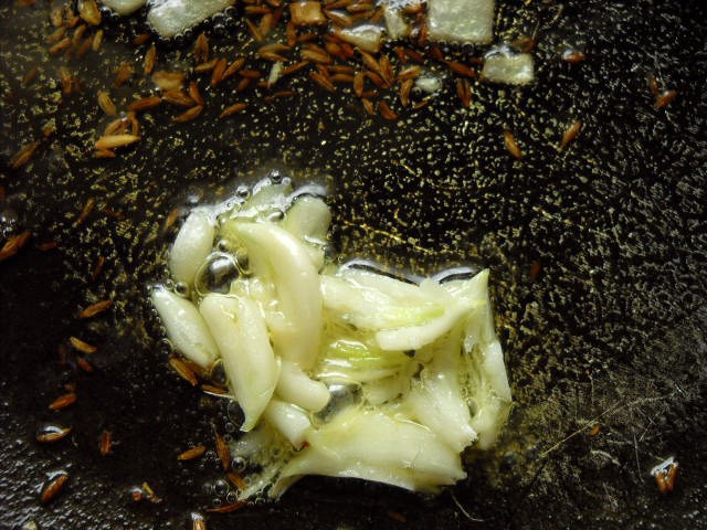 frying garlic for cabbage upkari recipe