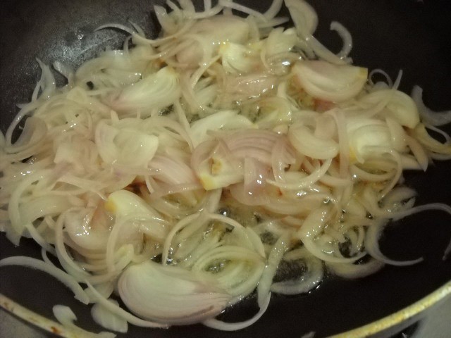 frying onions for cabbage upkari recipe
