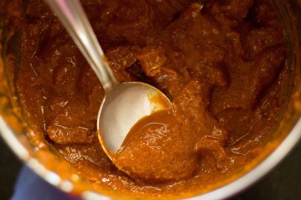 ingredients ground to a smooth vindaloo masala paste. 
