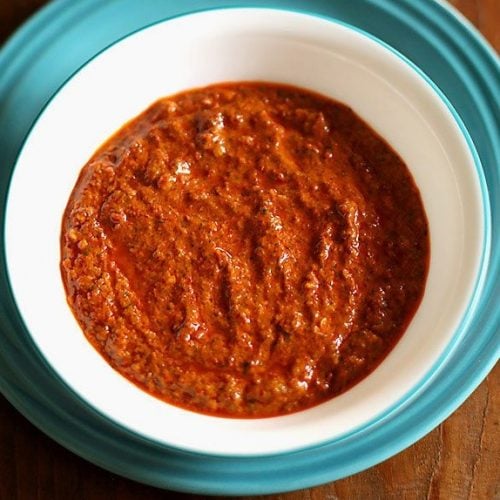 peri peri sauce in a bowl on a blue plate.