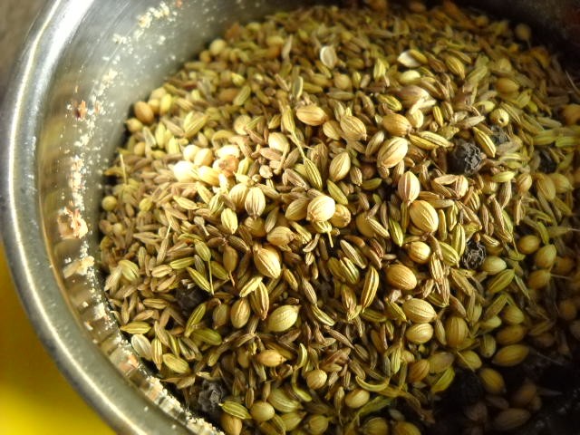 sesame-seeds-and-spices-added roasted whole spices added to grinder jar.