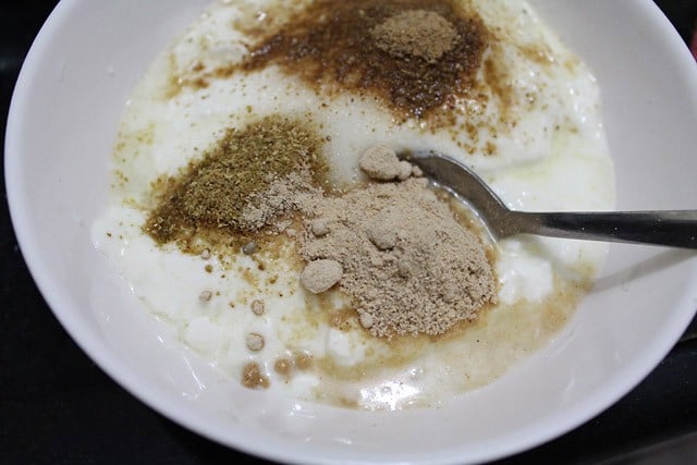 mint-chutney-for tandoori-recipes1 curd with spices on a plate