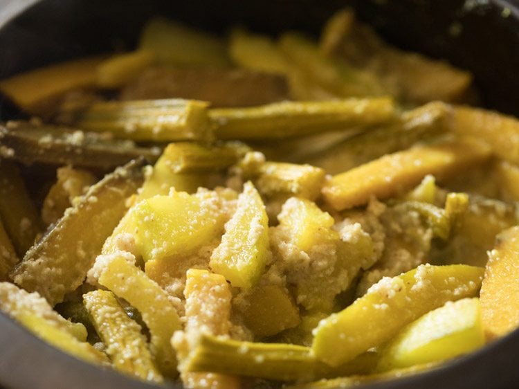 mix the coconut paste with the veggies