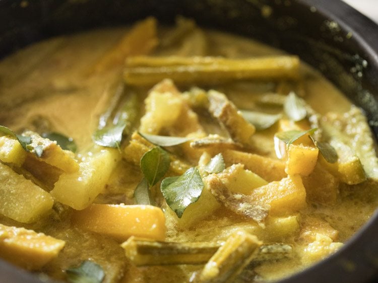 adding curry leaves 