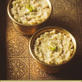 lauki halwa served in 2 bowls with text layovers.