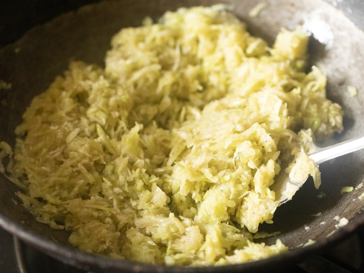 mixing lauki with ghee