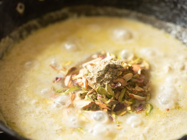 adding chopped dry fruits to halwa