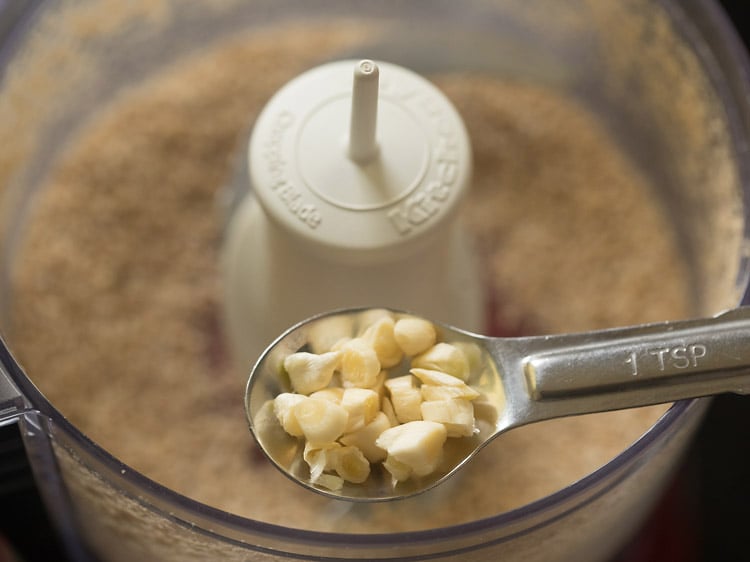 chopped garlic added to powdered white sesame seeds