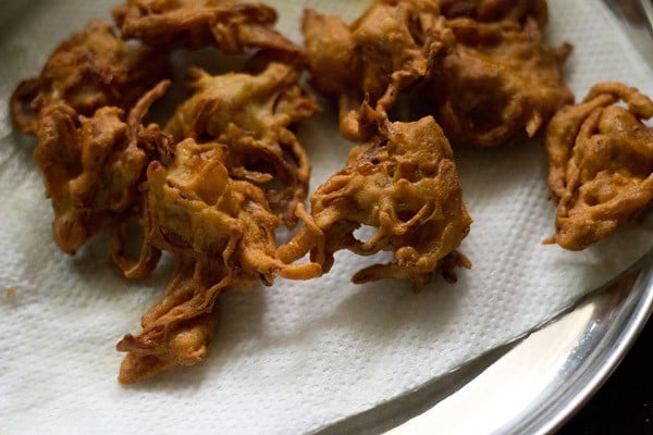 pakora placed on kitchen paper towels for kadhi pakora