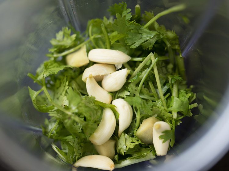 garlic cloves, coriander stems with leaves and chopped ginger in a blender