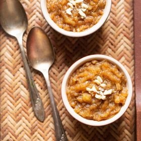 apple halwa served in bowls