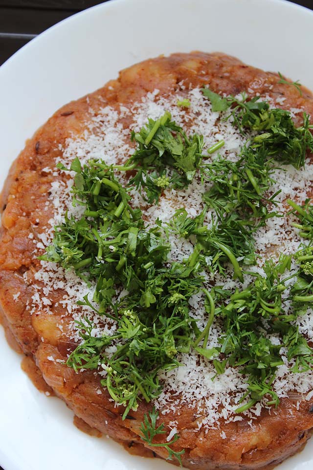 chopped coriander leaves on top of the cooked potato filling. 