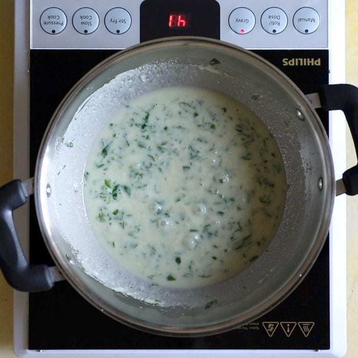 simmering the gravy