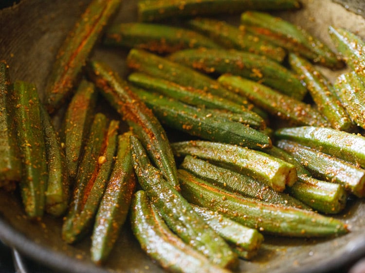 slow cooking bharwa bhindi in the pan.