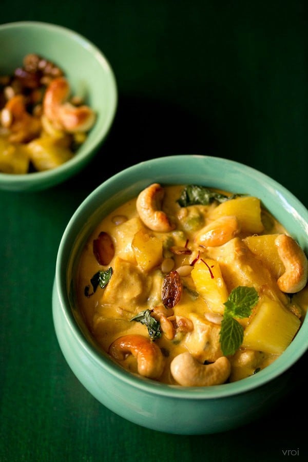 navratan korma served in a green bowl