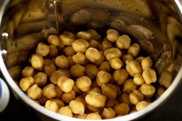 soaked chickpeas added in a grinder jar