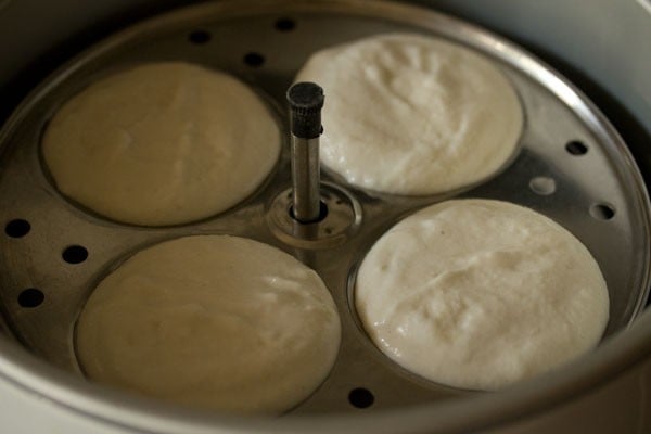 steaming idli in a electric rice cooker