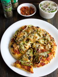 veg pizza recipe, how to make pizza | homemade pizza recipe