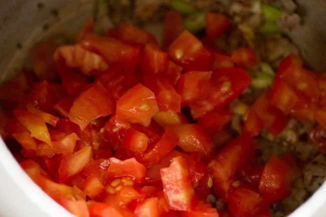 tomatoes added to sabzi.
