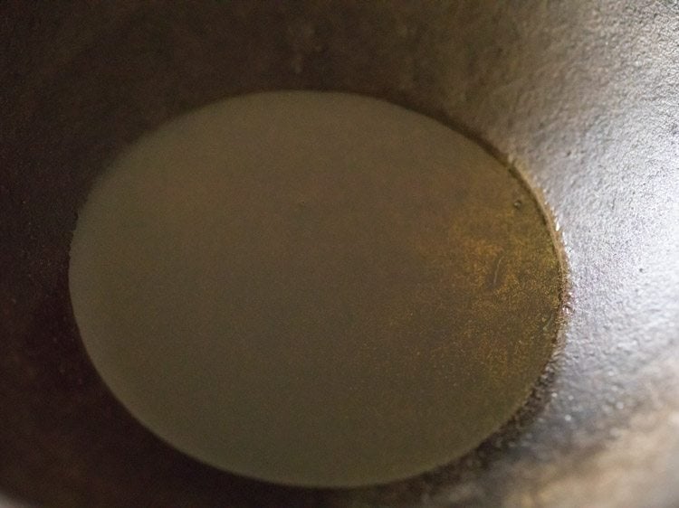 mustard oil in the pan