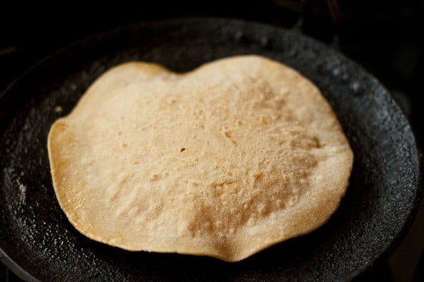 flip and cooking paneer paratha on tawa