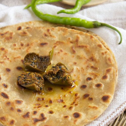 paneer-paratha-with-mango pickle