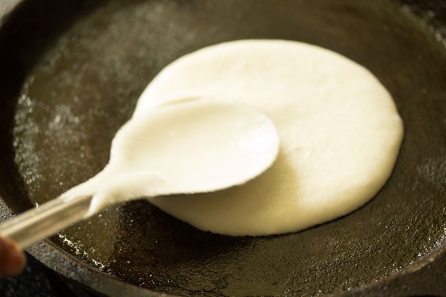 spread batter on the tawa