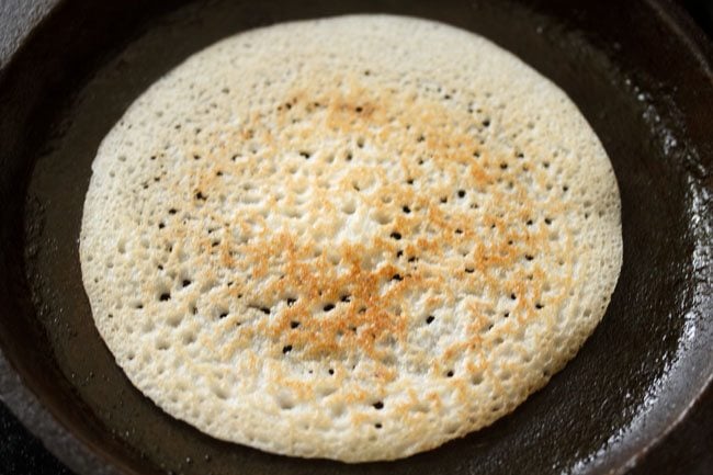 cooked poha dosa on tawa