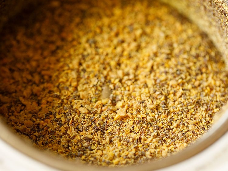 spices ground to a coarse mixture
