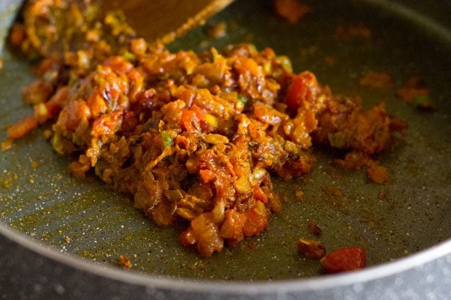 spice powders mixed well with the tomato masala paste. 