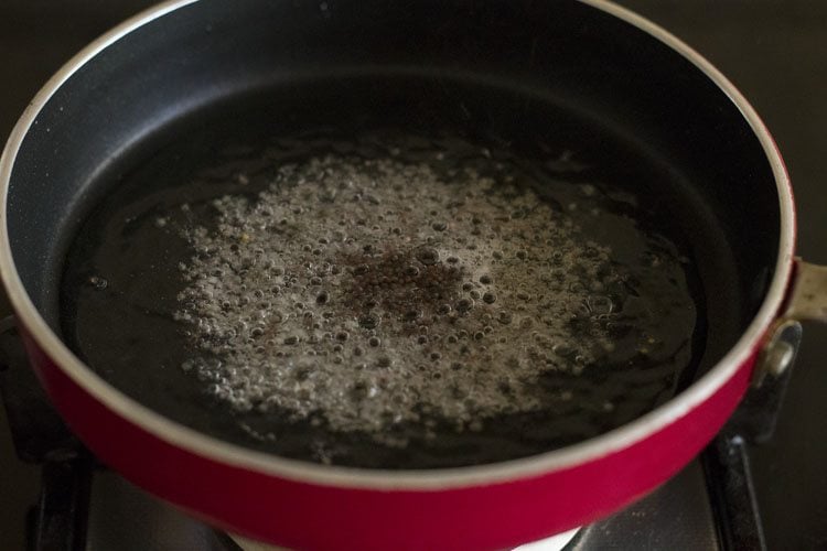 mustard seeds crackling in oil