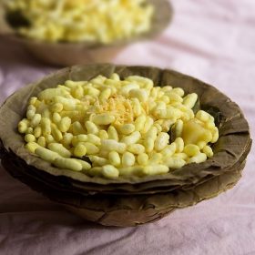 spiced puffed rice served in bowls made of dried sal leaves.