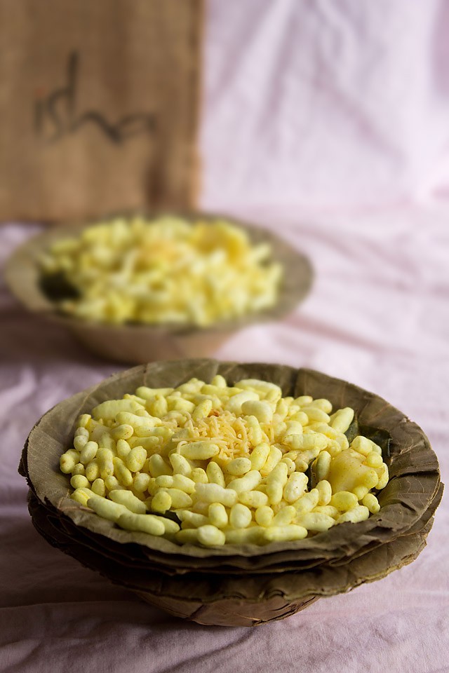 spiced puffed rice served in bowls made of dried sal leaves.