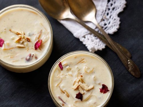 seviyan kheer served in a glass bowl with text layover.