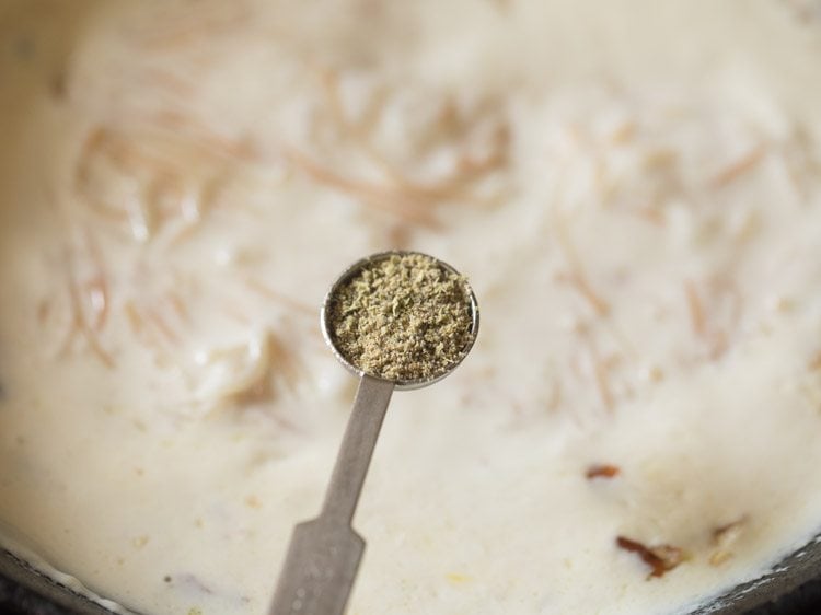 adding cardamom powder to milk