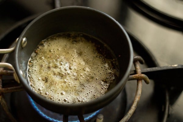 mustard seeds added to oil