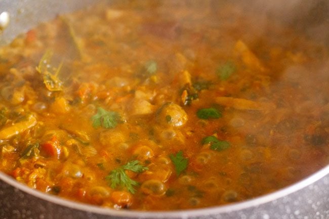 fresh coriander leaves added to complete mushroom methi recipe.