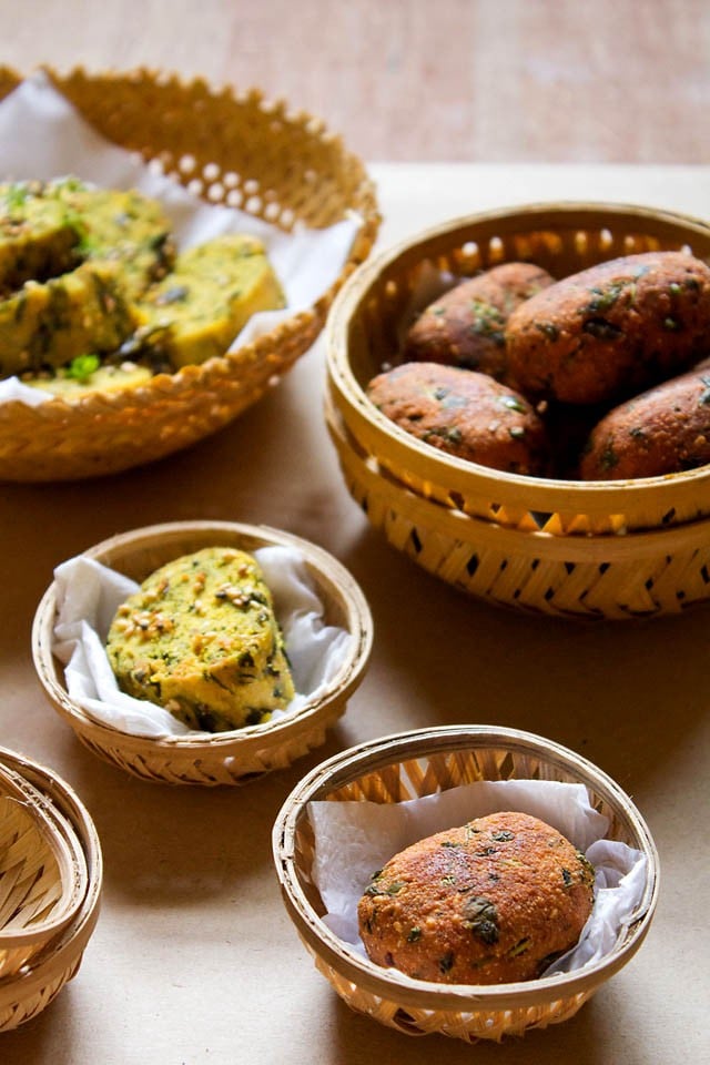 steamed and fried methi muthiya served in bowls.