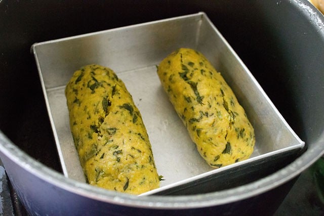 steamed and cooked methi muthiya in a tray in pan