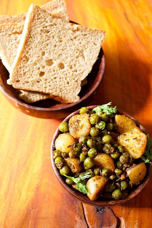 aloo-matar dry aloo matar or sookha aloo matar
