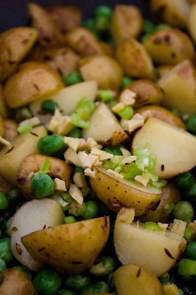 dry-aloo-matar3 saute aloo matar