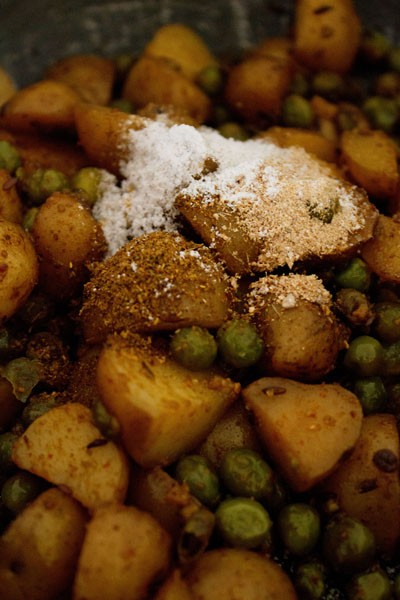 dry-aloo-matar7 let the aloo matar simmer