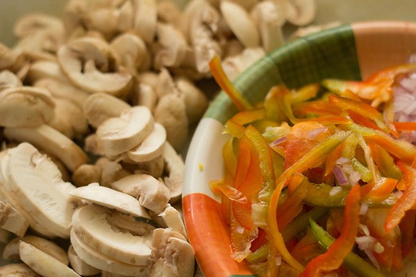 white button mushrooms sliced and green & red bell pepper sliced