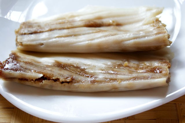 patholi-recipe10 patoleo served on a white plate.