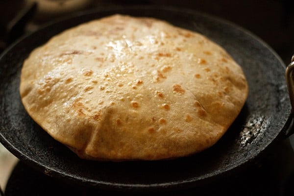 the puran poli puffs up on the second flip
