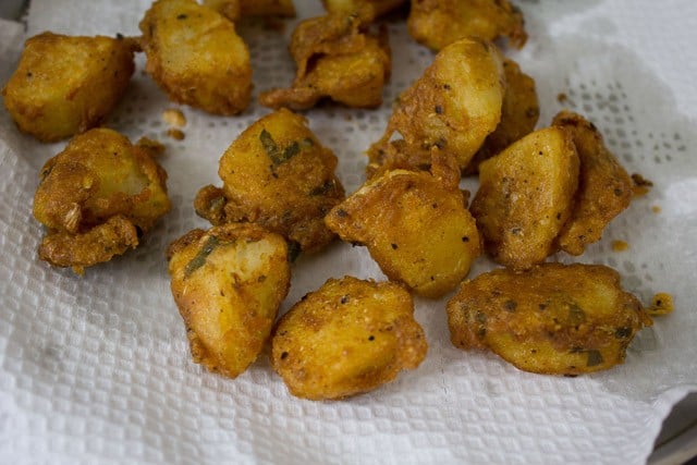 aloo 65 draining on a paper towel lined plate.