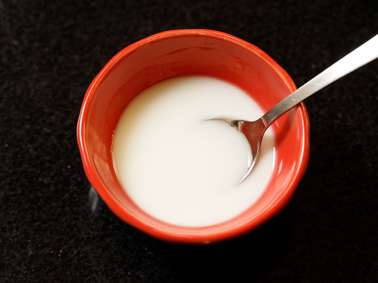 mix tapioca starch and water