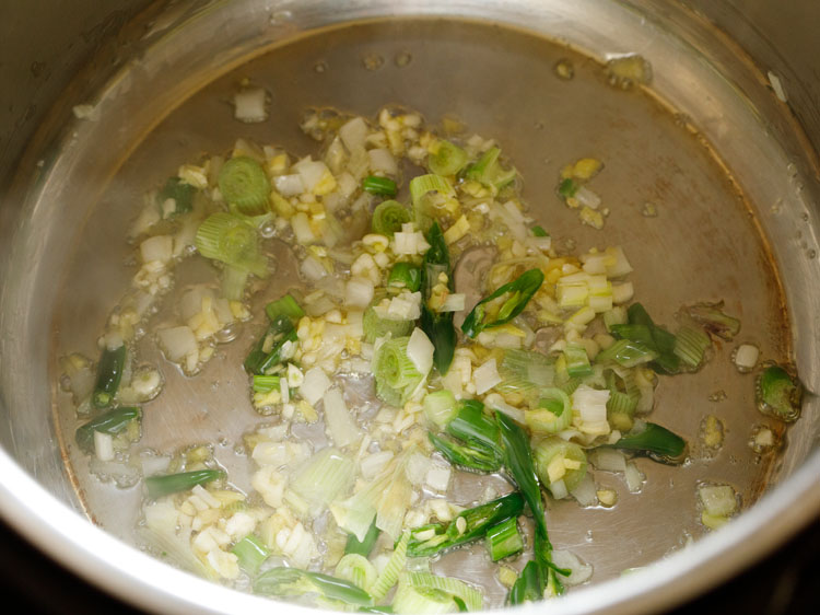  Sauté the mixture for 1 minute.