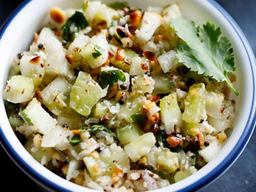khamang kakdi in a white bowl