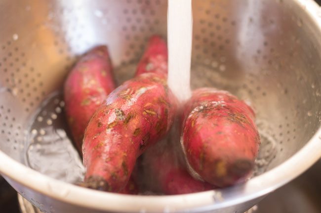 rinsing sweet potatoes in water